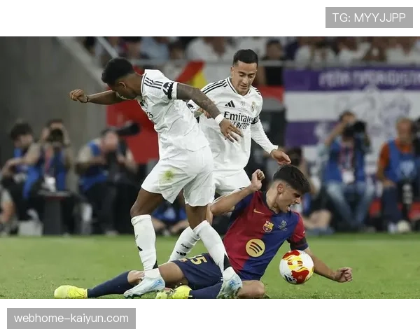 亚马尔助攻表现活跃巴萨年轻边锋持续成长